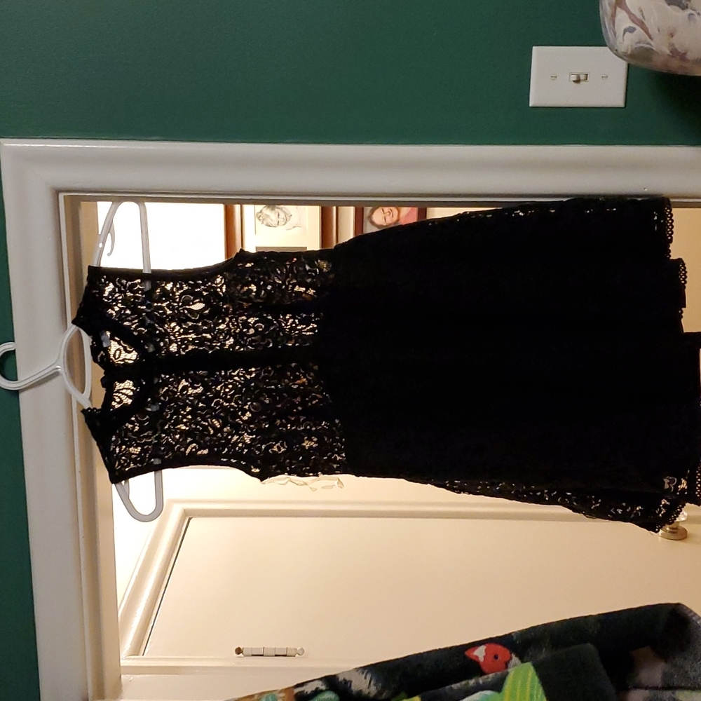 Women's lace m dress very pretty